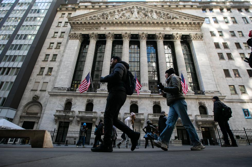 Mixed on Wall Street |  FinanceAffairs.com