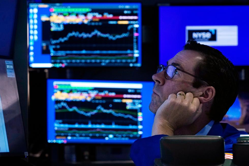 Tech crashes on Wall Street: Nasdaq down 1.7%, Nvidia plunges 4.3%