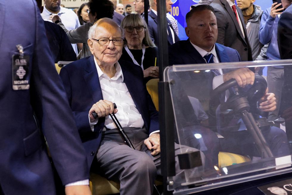 Buffett beneath the banner: Eliminating much more electrical automotive shares