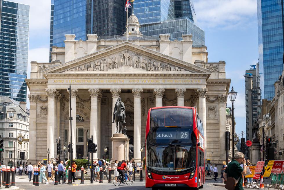 UK Banks Scrap EU Bonus Caps: New Pay Policies Allow Bonuses Up to Ten Times Base Salary