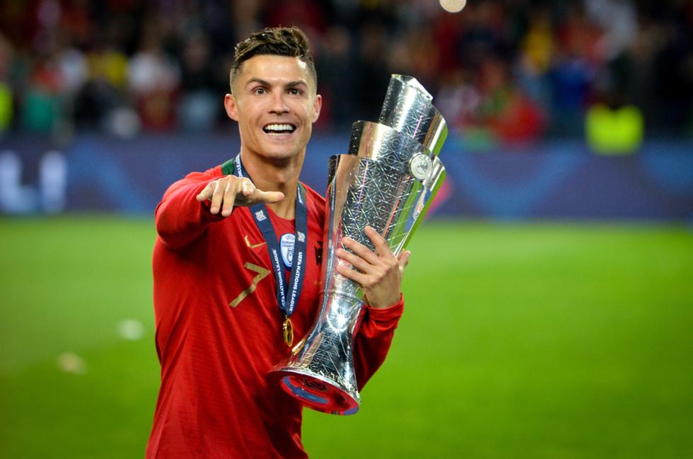 Ronaldo lädt in historischer Gesellschaft hoch