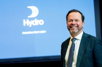 <p>LEGGER FREM KVARTALSTALL NESTE UKE: Norsk Hydro-sjef Eivind Kallevik.</p>
