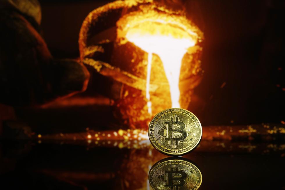 Christian Lee: Should you load up on Bitcoin and gold?