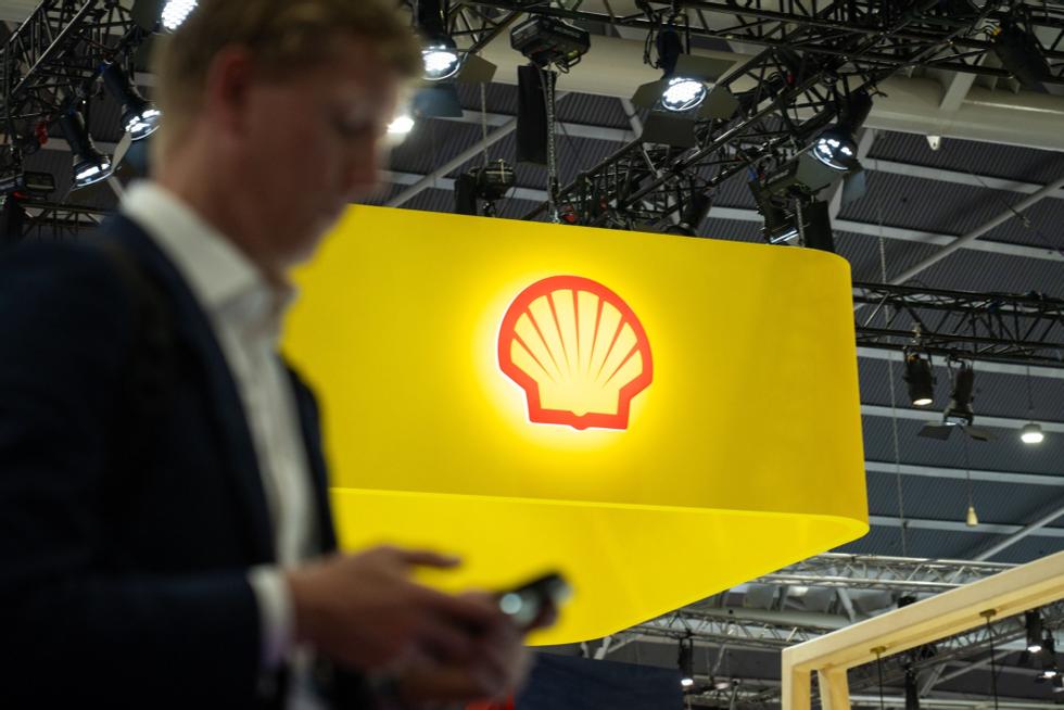 Shell warns of 4.5 billion dollar write-downs in fourth quarter update